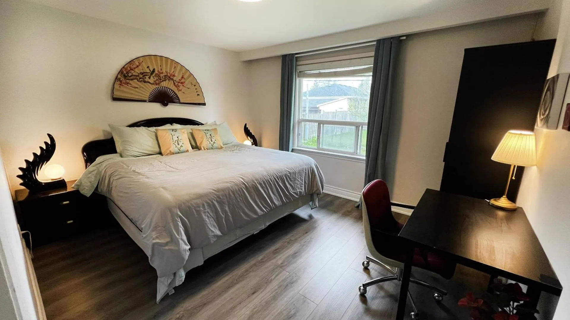 Spacious Private Upper Floor 4Br 5 Beds 2 Bath & Kitchen Toronto Apartment