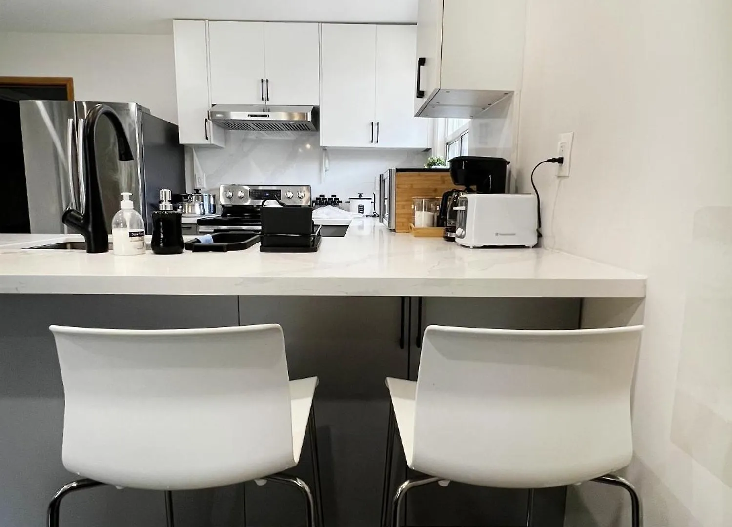 Apartment Spacious Private Upper Floor 4Br 5 Beds 2 Bath & Kitchen Toronto