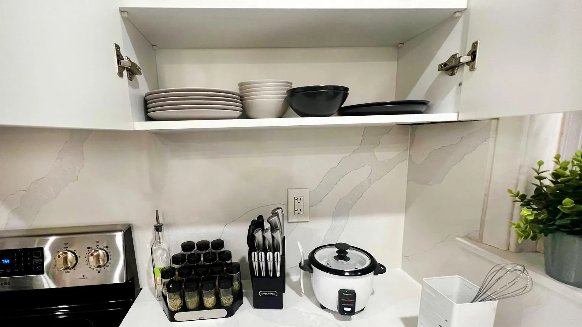 Spacious Private Upper Floor 4Br 5 Beds 2 Bath & Kitchen Toronto 0*,