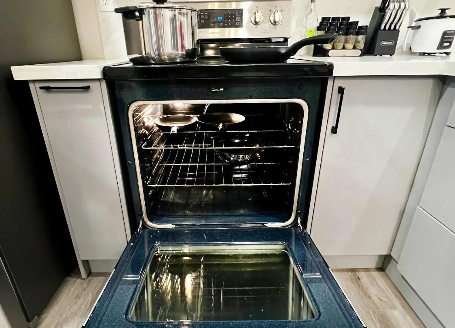 Spacious Private Upper Floor 4Br 5 Beds 2 Bath & Kitchen 多伦多 加拿大