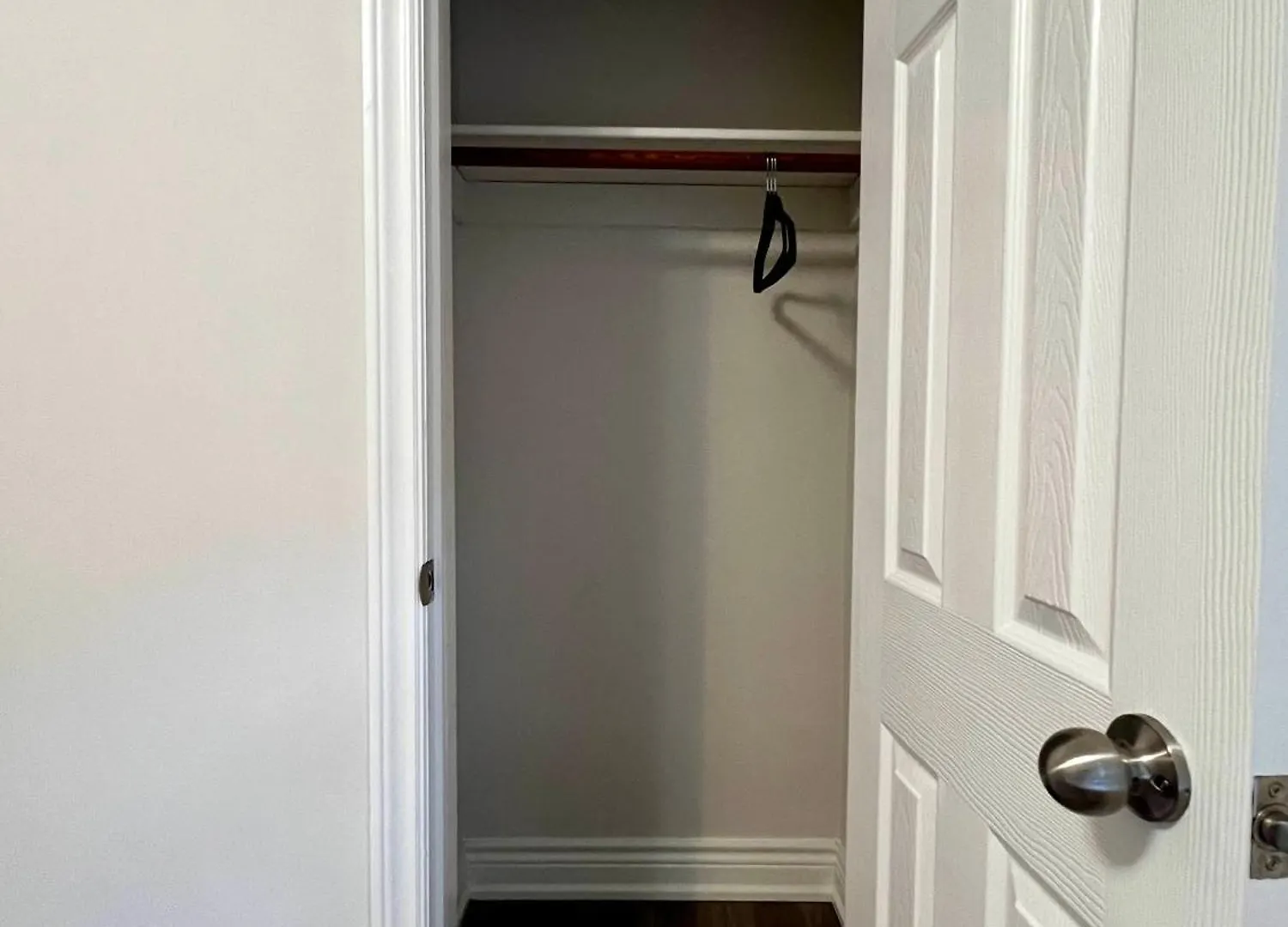 Spacious Private Upper Floor 4Br 5 Beds 2 Bath & Kitchen Toronto