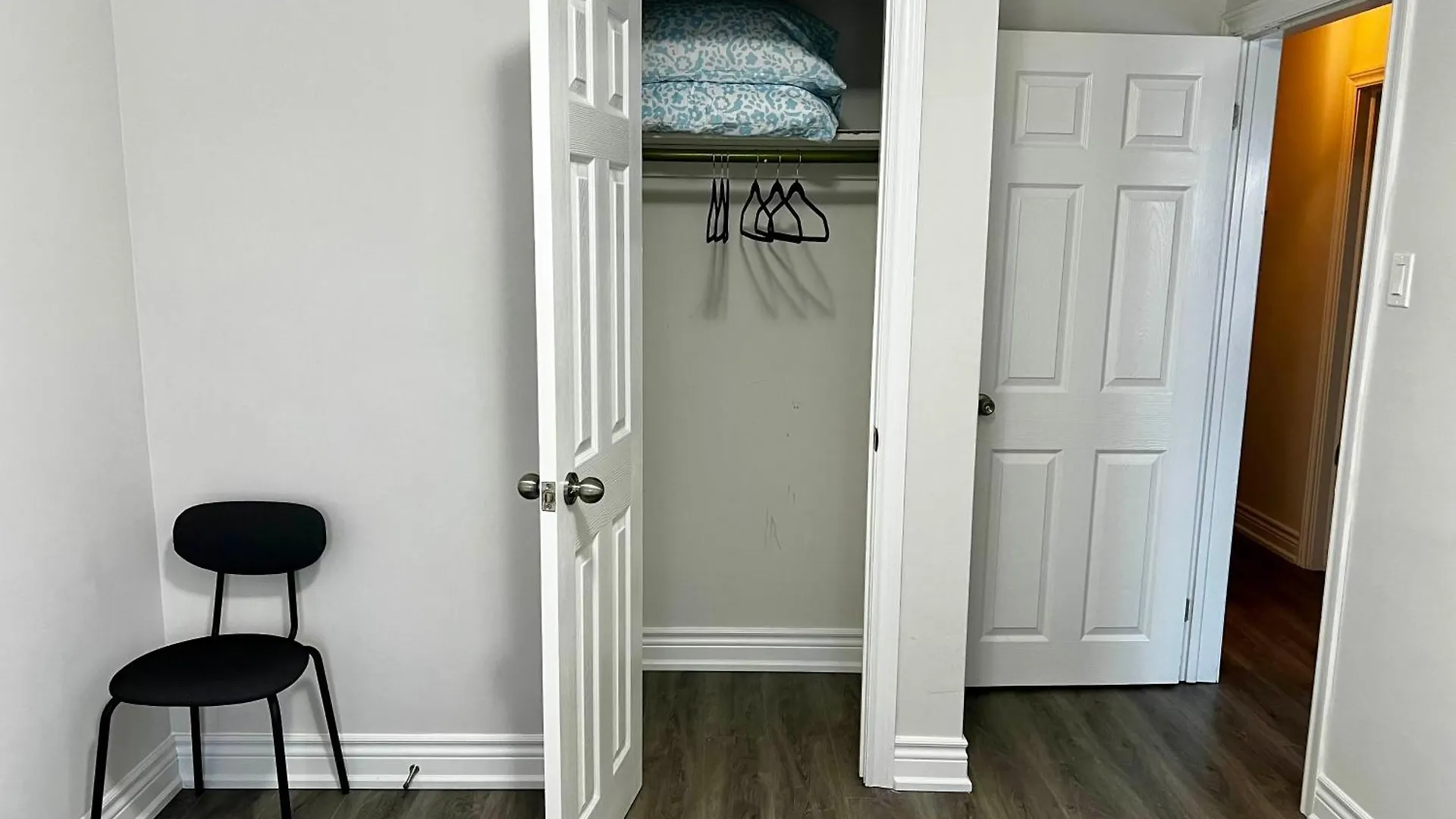 Spacious Private Upper Floor 4Br 5 Beds 2 Bath & Kitchen Toronto