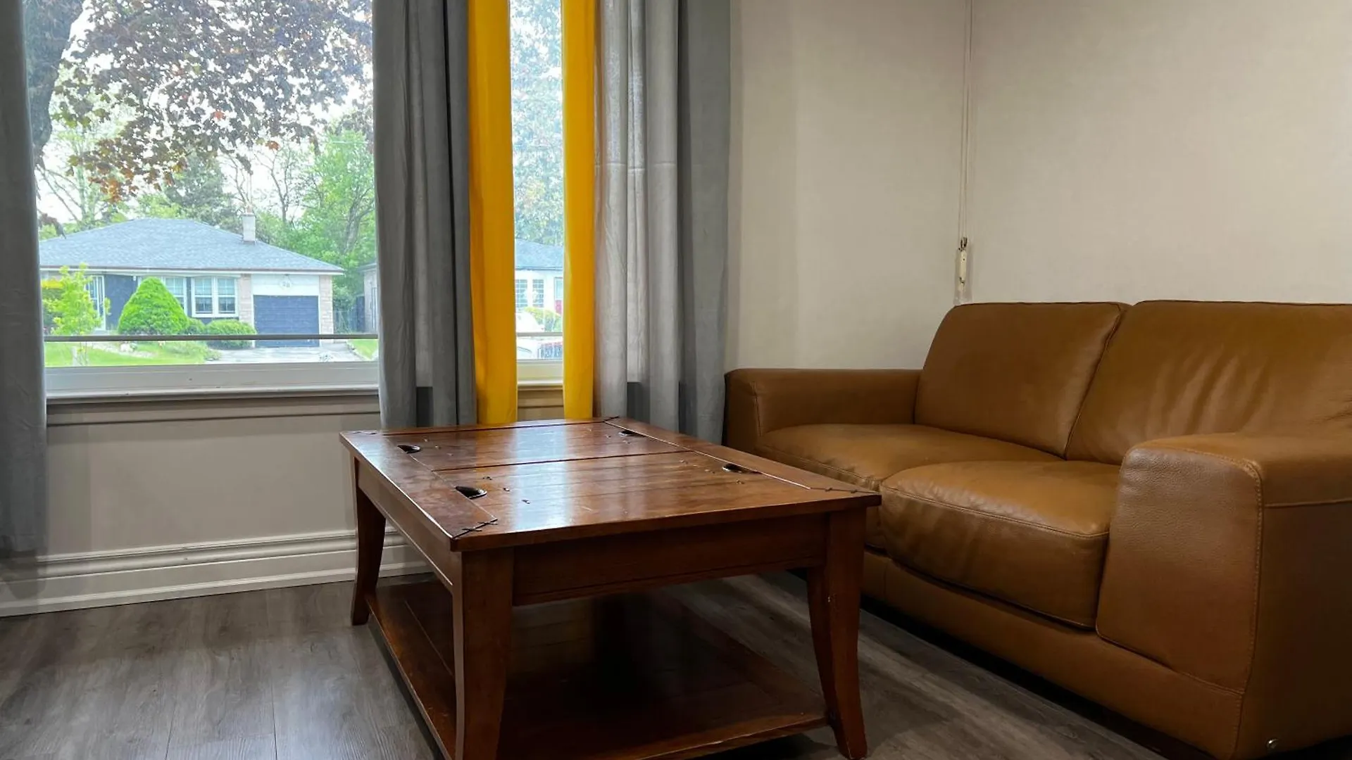 Spacious Private Upper Floor 4Br 5 Beds 2 Bath & Kitchen Toronto 0*,  Canada
